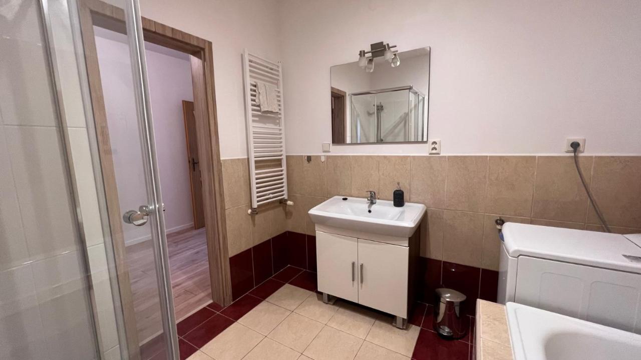 2 Room Apartment, Near Oc Galeria, Petrzalka Bratislava Exterior foto
